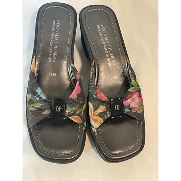 Donald J Pliner "CAPRIS" Slide Sandals Black Floral Women's Sz 9.5 - Picture 2 of 8